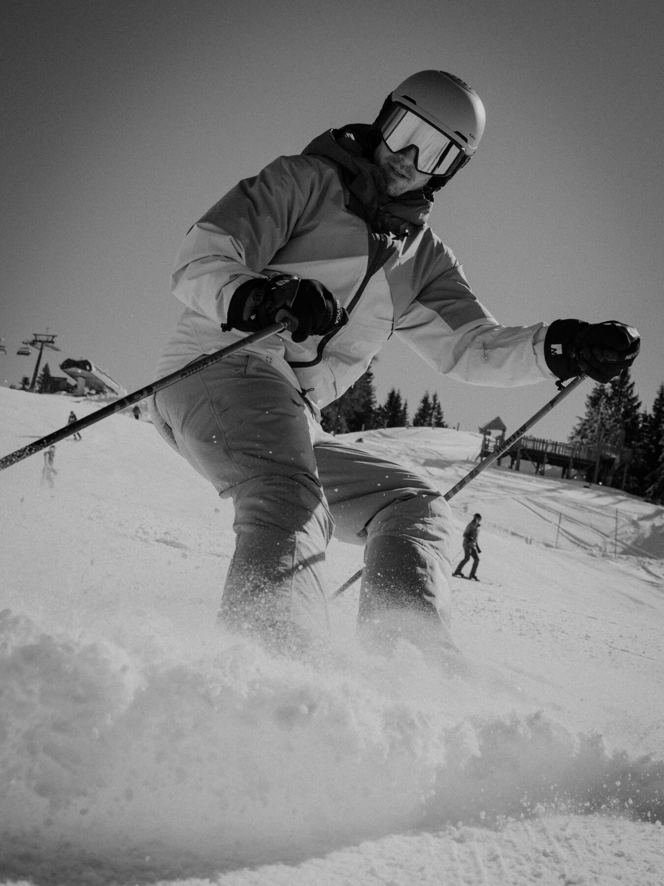 Skifahrer im Alpina Alpendorf im Salzburger Land im Snow Space Salzburg