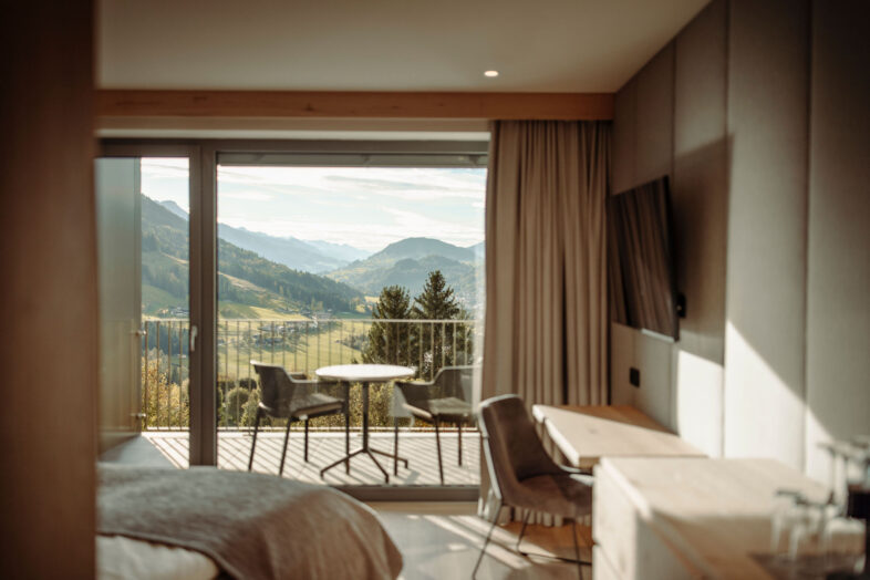 Superior Zimmer mit Bergblick im Alpina Alpendorf