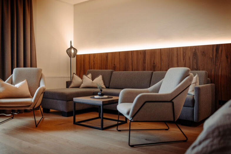 Zimmer im Alpina Alpendorf - gemütlich und modern eingerichtet.