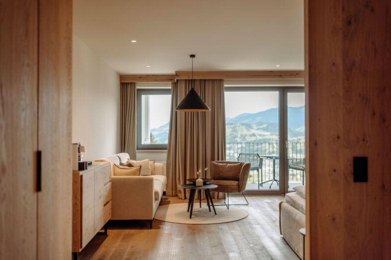Die Suiten im Alpina mit traumhaftem Blick über die Berge.