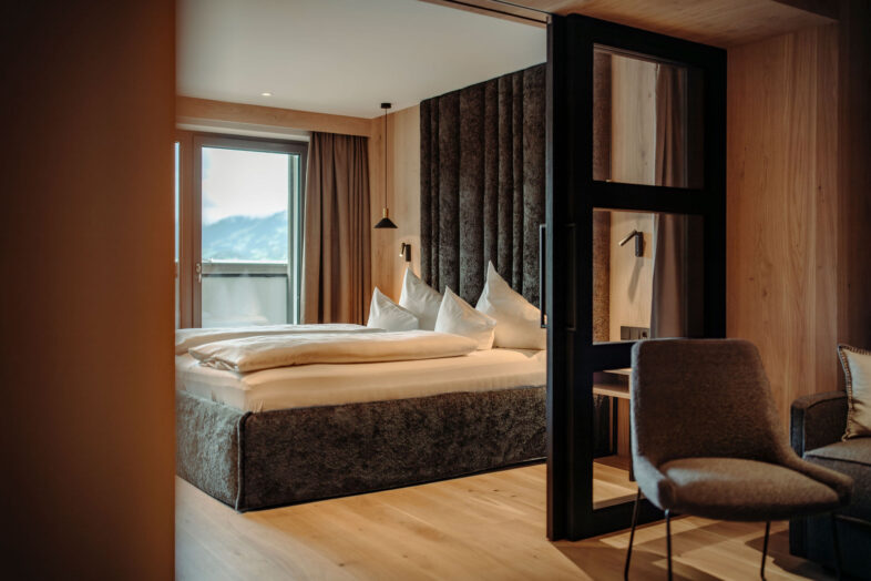 Geräumiges Komfortzimmer im Alpina Alpendorf