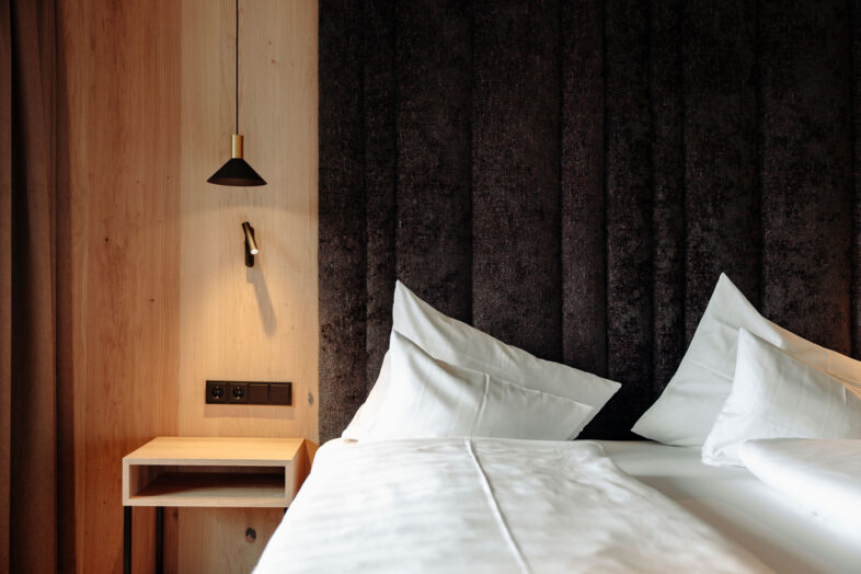 Geräumiges Komfortzimmer im Alpina Alpendorf