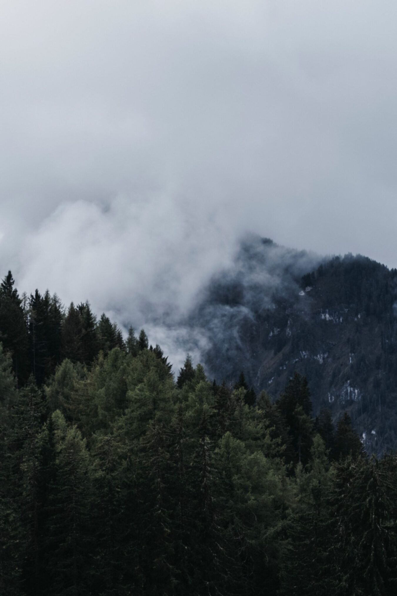 November im Alpina Alpendorf - die mystische Stimmung rund ums Hotel.